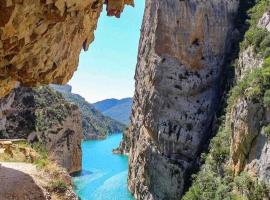 Apartaments La Pertusa 1r piso，位于Corçà的酒店
