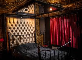 Brighton Erotic Boudoir，位于布莱顿霍夫丘吉尔广场购物中心附近的酒店