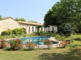 Château Rosemont - Grande maison familiale campagne dans le Médoc avec piscine et tennis à 15 mn Bordeaux，位于Labarde的酒店
