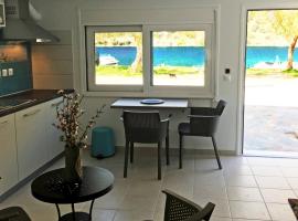 Sea Front Studio - Porto Boufalo - Evia，位于Boufalo戴斯托斯湖附近的酒店