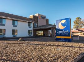 Comfort Inn & Suites Pinetop Show Low，位于派托普湖畔Show Low Regional Airport - SOW附近的酒店