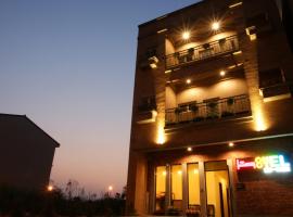 Douzi Hotel-Xpark. Gloria Outlets. Taoyuan MRT，位于大园区的酒店