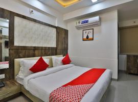 OYO 30683 Krishna Palace，位于Mehsāna的酒店
