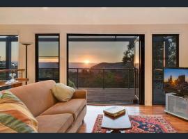 Narrow Neck Views - Peaceful 4 Bedroom Home with Stunning Views!，位于肯图巴的酒店