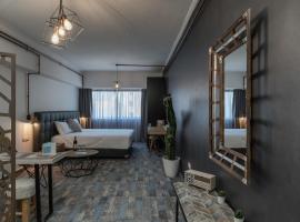 Superb Industrial Style Lodge Heart of Athens，位于雅典的酒店