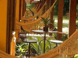 Aldeia do Bambu Camping e Chalés，位于Quartéis的酒店