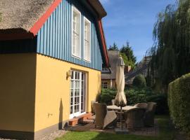 "Lotsenhaus" by Ferienhaus Strandgut，位于博恩的酒店