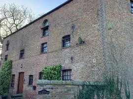 The Carriage House, Bilbrough York Sleeps 24