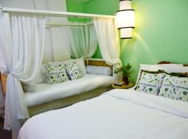 8 Colors Penthouse Boracay Beach House Resort by Cocotel，位于长滩岛的酒店