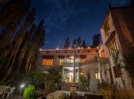 HOTEL SAMDUPLING ALCHI，位于列城的酒店