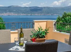 Apartment Leut with spacious terrace and sea view