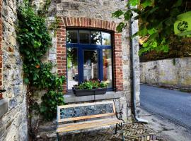 Vintage Holiday Home in Verlaine-Sur-Ourthe with Valley View，位于Verlaine的酒店