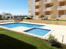 Amoreira Alvor - Praia e Piscina，位于阿尔沃尔特雷斯·伊尔毛斯海滩附近的酒店