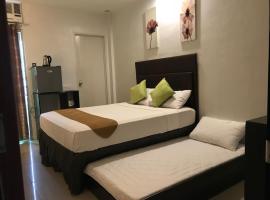 The Blanket Hotel Restaurant & Coffee，位于Ilagan的酒店