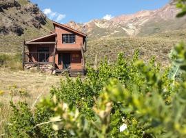 Tierras Bayas Mountain Refuge，位于Los Cipreses的山林小屋