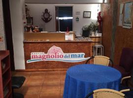 Hostal Magnolio，位于维纳德马比尼亚德尔马赌场附近的酒店