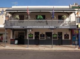 Jack Duggans Irish Pub，位于巴瑟斯特的酒店