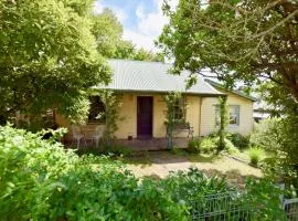 Waragil Cottage - Original Settler's Home