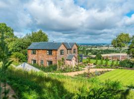 Eleven Experience Hillside Cottage，位于Edington的酒店