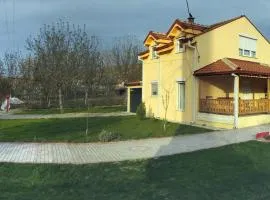 Family House Near Motorway 6 Guests 3 Bedrooms