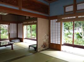 Guesthouse Higashi Fujitatei，位于汤村Arayu附近的酒店