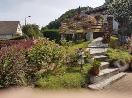 VOLCANS D'AUVERGNE - PONTAUMUR，位于Pontaumur的酒店