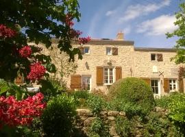 Au Coeur de la Nature，位于Saint-Malo-du-Bois的住宿加早餐旅馆