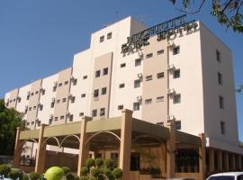 Muchiutt Park Hotel，位于普鲁登特总统城的酒店