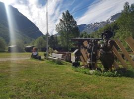 Steinklepp Camping，位于KvammeBorgund Stave Church附近的酒店