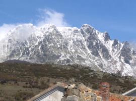 Hostal Asador La Montaña，位于Triollo的酒店