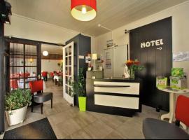 hotel le marais challans，位于沙朗的酒店