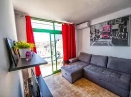 Apartment with big pool and sea view