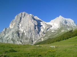 A due passi dal Gran Sasso，位于Fano a Corno的度假屋