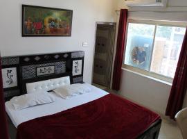 Best B&B in Orchha，位于奥拉奇哈的带停车场的酒店