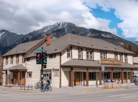 PARTY HOSTEL - The Canmore Hotel Hostel，位于坎莫尔的酒店