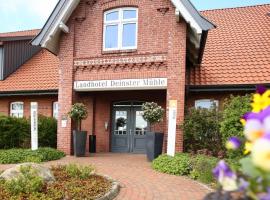 STADE LAND GOLF HOTEL Tiny Häuser，位于Deinste的酒店