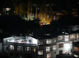 Hotel Khan Manzil