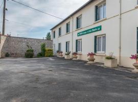 HOTEL DU CYGNE DE LA CROIX BLANCHE，位于Lailly-en-Val的酒店