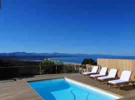 Stella Maris Luxury Apartment，位于普利登堡湾Plettenberg Bay Golf Course附近的酒店