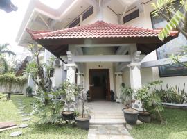 RedDoorz Syariah near Gelora Delta Sidoarjo，位于诗都阿佐的酒店