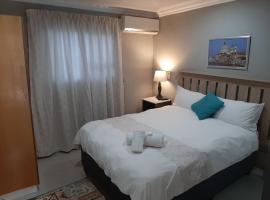 Lux Rooms on 37，位于布隆方丹跳羚公园国际板球场附近的酒店