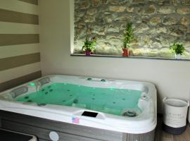 Residenza del Capitano Luxury Apartments，位于莱万托的带按摩浴缸的酒店