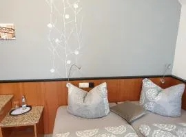 Hotel Sonnenschein --Nur für Geschäftsreisende--