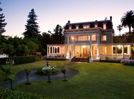 Churchill Manor，位于纳帕Napa Valley College附近的酒店