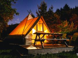 Camping Le Canada-Insolite，位于希尼的酒店