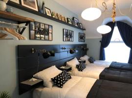 Sandy Cove Bundoran Sea Views Free Wifi Netflix Luxurious Apartment，位于班多伦的酒店