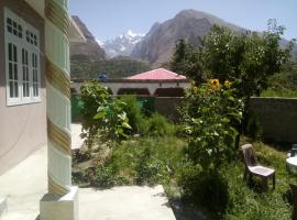 Four Seasons Guest House Hunza，位于罕萨的旅馆