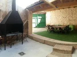 Casa rural L´Amparo -3 espigas- Categoría superior-15 personas