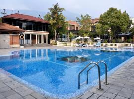 Park Village Resort by KGH Group，位于加德满都希瓦普里国家公园附近的酒店