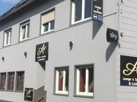 亚历克斯酒廊运动吧吸烟休息室酒店